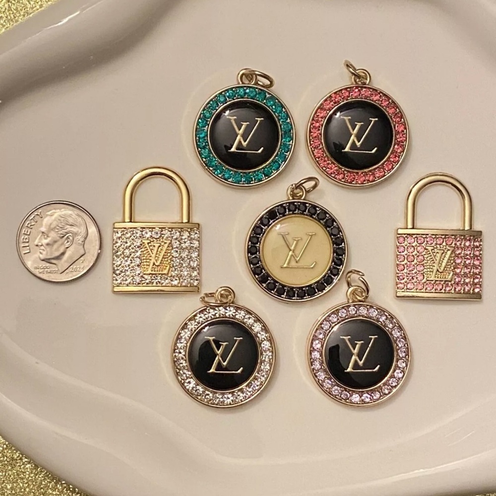 Louis Vuitton LV Logo Charm Necklace - Picture 4 of 5
